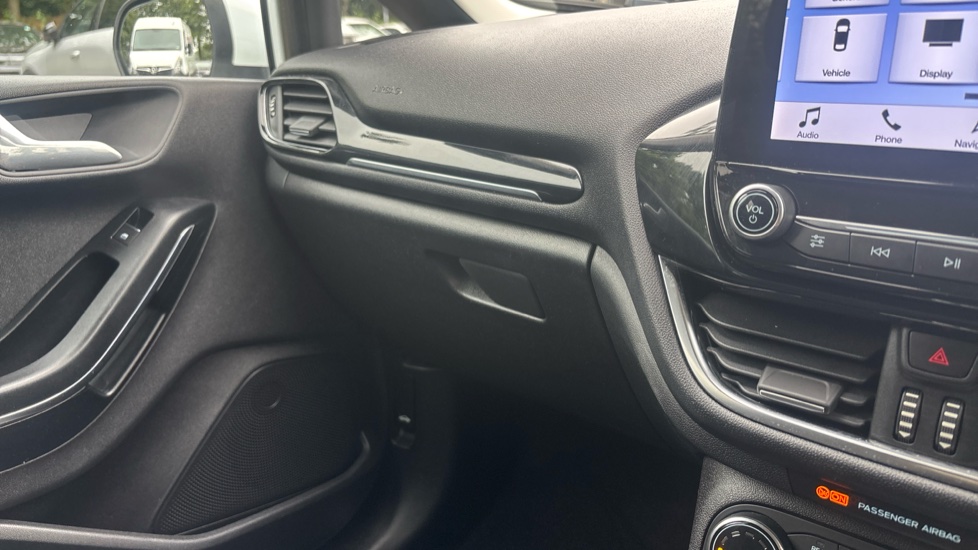 Ford Fiesta 1.0 EcoBoost 125 Titanium 5dr Petrol Hatchback - Image 41