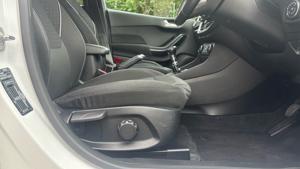 Ford Fiesta 1.0 EcoBoost 125 Titanium 5dr Petrol Hatchback - Image 46