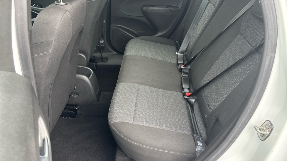 Vauxhall Crossland X 1.2T ecoTec [110] SE 5dr [Start Stop] Petrol Hatchback - Image 16