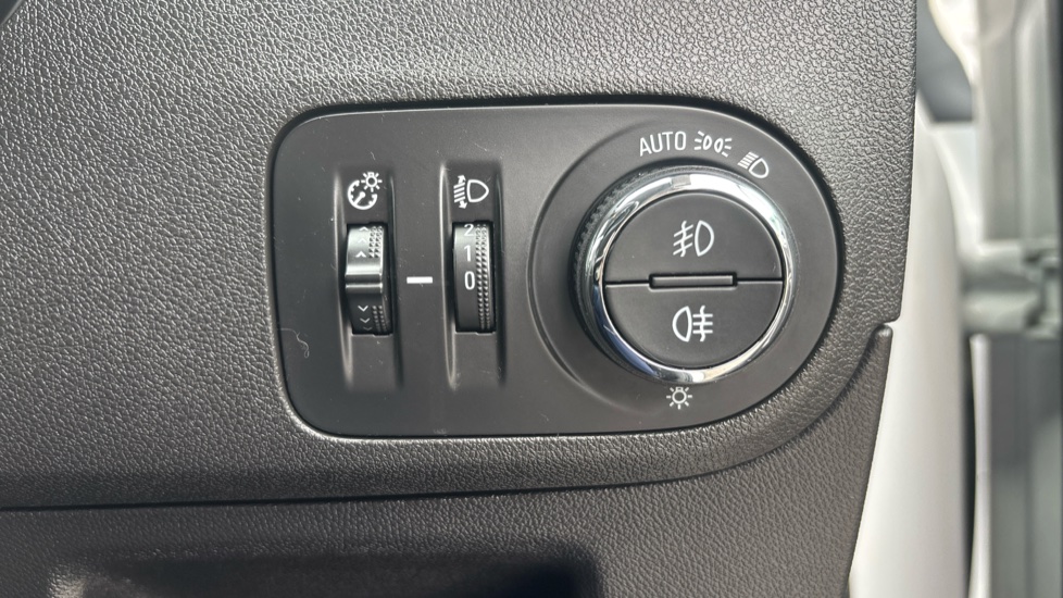 Vauxhall Crossland X 1.2T ecoTec [110] SE 5dr [Start Stop] Petrol Hatchback - Image 25