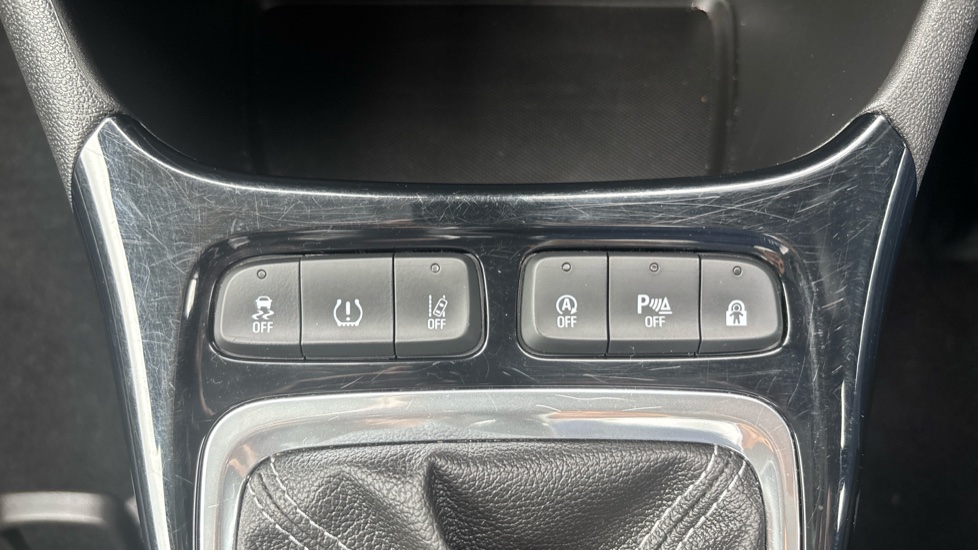 Vauxhall Crossland X 1.2T ecoTec [110] SE 5dr [Start Stop] Petrol Hatchback - Image 29