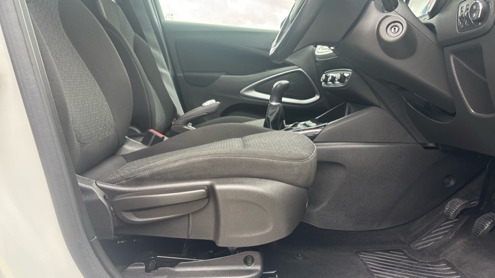 Vauxhall Crossland X 1.2T ecoTec [110] SE 5dr [Start Stop] Petrol Hatchback - Image 35