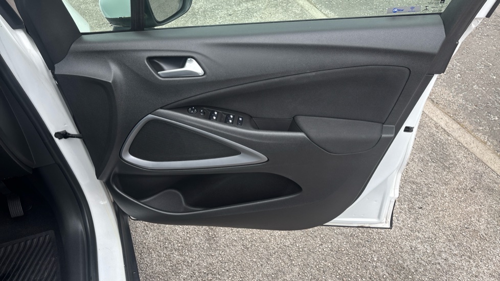Vauxhall Crossland X 1.2T ecoTec [110] SE 5dr [Start Stop] Petrol Hatchback - Image 36