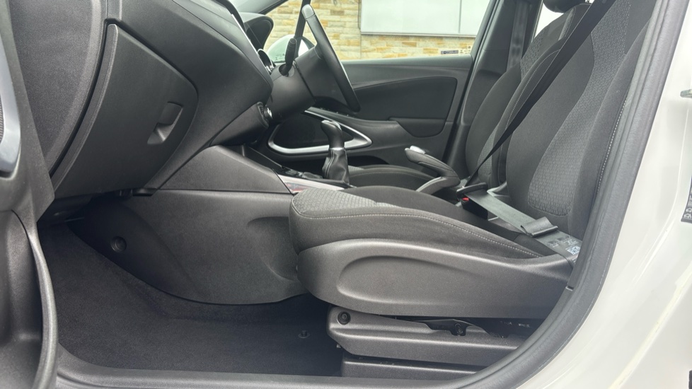 Vauxhall Crossland X 1.2T ecoTec [110] SE 5dr [Start Stop] Petrol Hatchback - Image 40