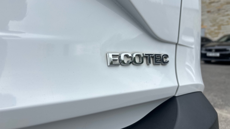 Vauxhall Crossland X 1.2T ecoTec [110] SE 5dr [Start Stop] Petrol Hatchback - Image 44