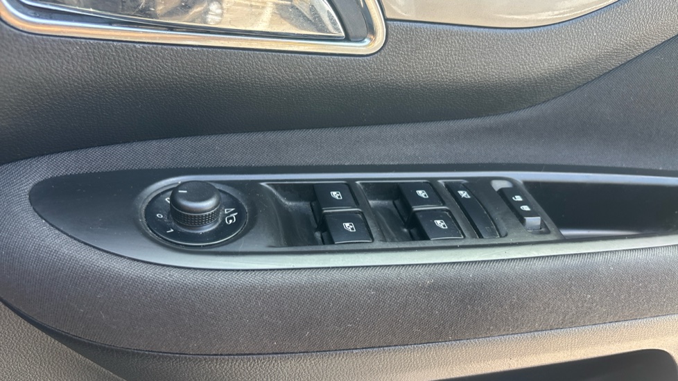 Vauxhall Mokka 1.4T Exclusiv 5dr Petrol Hatchback - Image 25