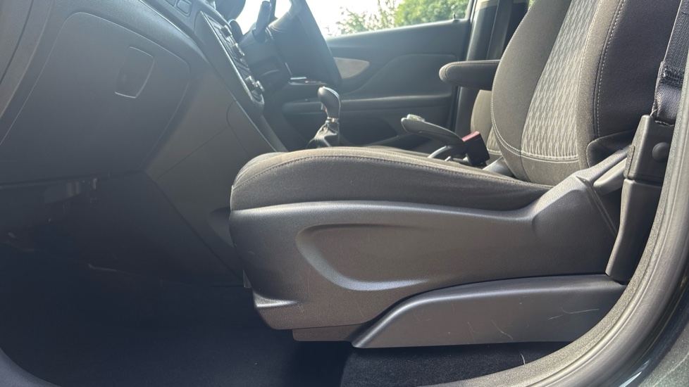 Vauxhall Mokka 1.4T Exclusiv 5dr Petrol Hatchback - Image 37
