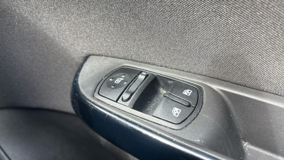 Vauxhall Corsa 1.4 Design 5dr Petrol Hatchback - Image 24