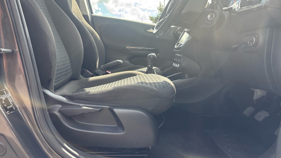 Vauxhall Corsa 1.4 Design 5dr Petrol Hatchback - Image 39