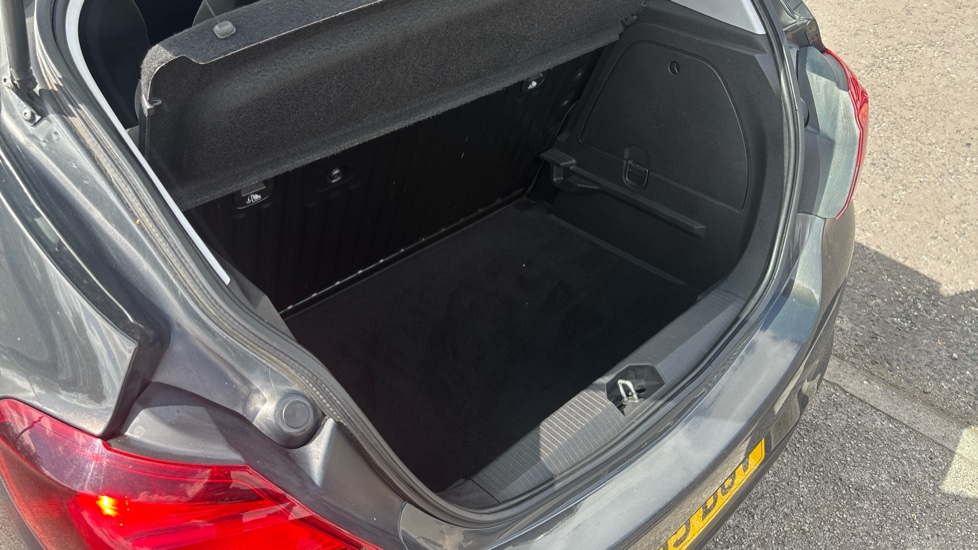 Vauxhall Corsa 1.4 Design 5dr Petrol Hatchback - Image 44