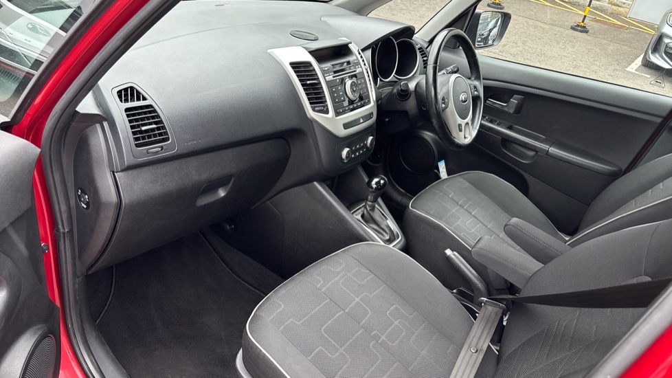 Kia Venga 1.6 2 5dr Auto [6] Petrol Hatchback - Image 9