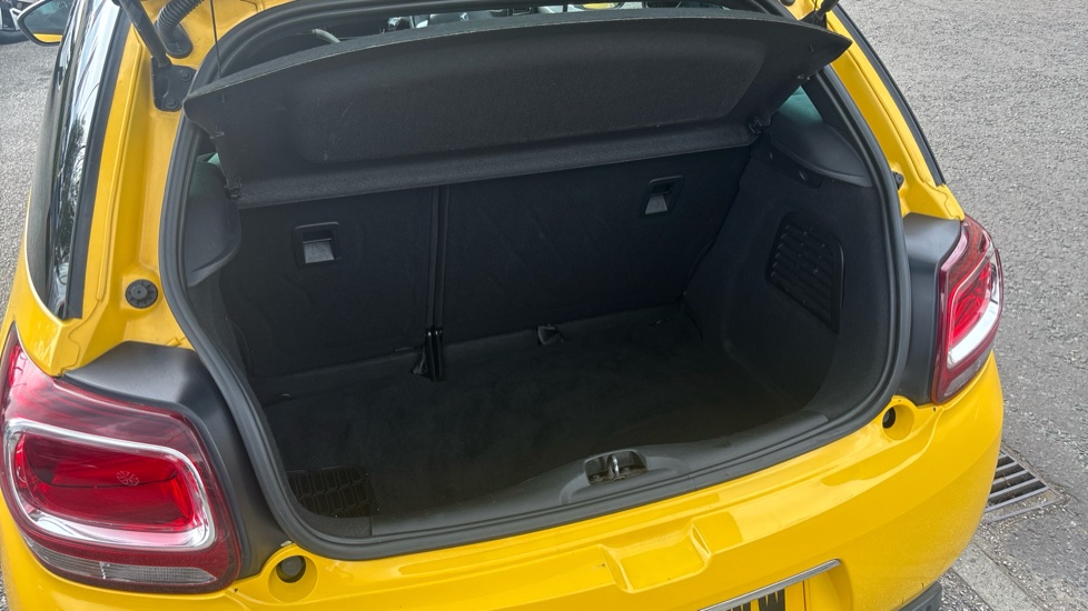 DS 3 1.2 PureTech Performance Line 3dr Petrol Hatchback - Image 4