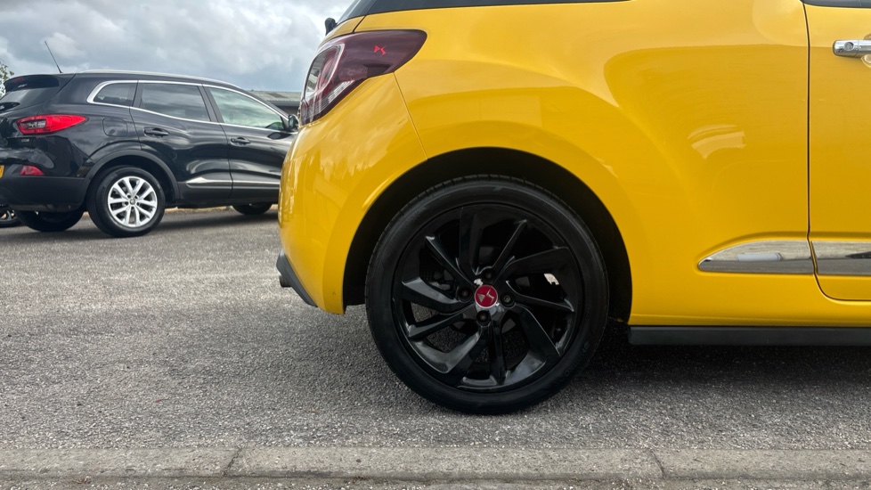 DS 3 1.2 PureTech Performance Line 3dr Petrol Hatchback - Image 7