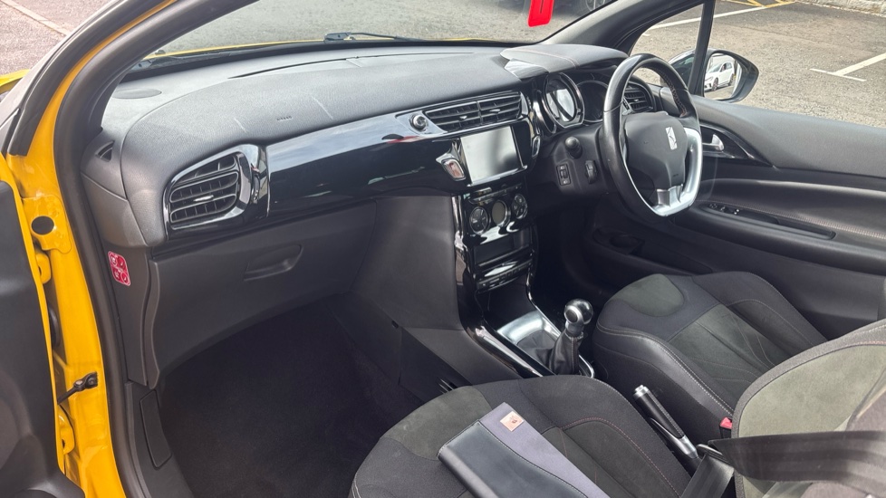 DS 3 1.2 PureTech Performance Line 3dr Petrol Hatchback - Image 9