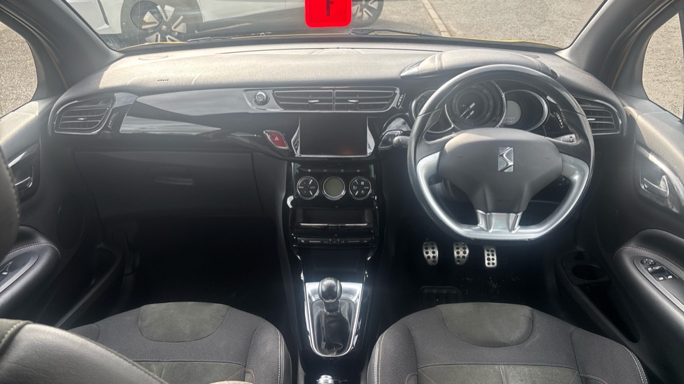 DS 3 1.2 PureTech Performance Line 3dr Petrol Hatchback - Image 10