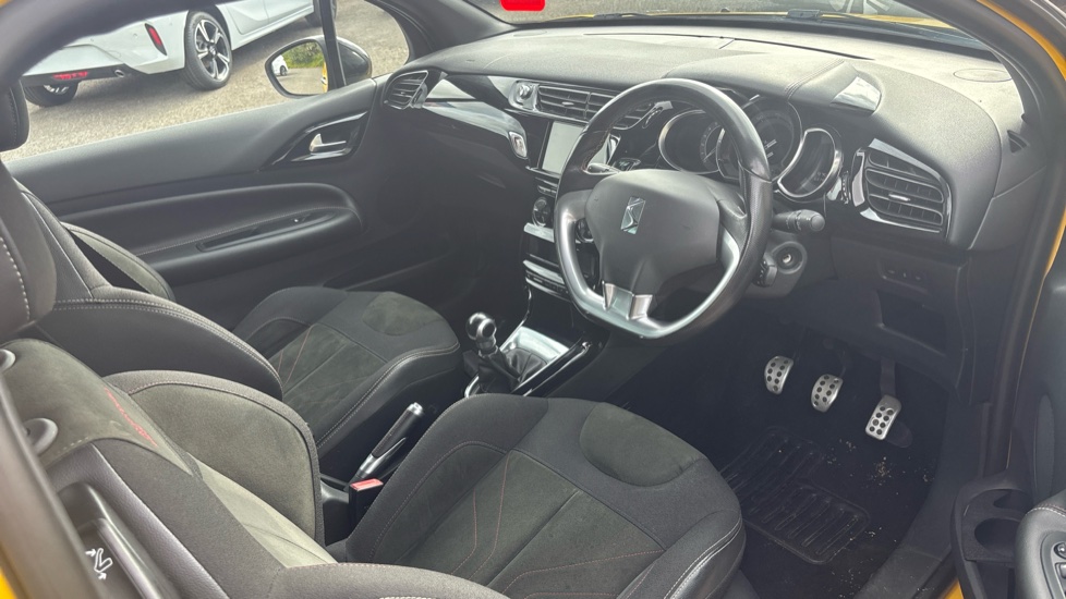 DS 3 1.2 PureTech Performance Line 3dr Petrol Hatchback - Image 11