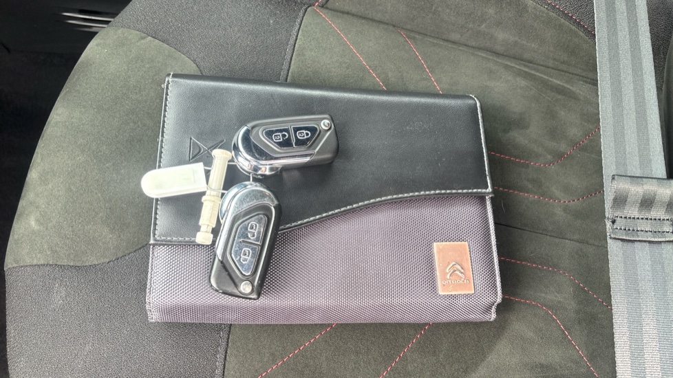 DS 3 1.2 PureTech Performance Line 3dr Petrol Hatchback - Image 19