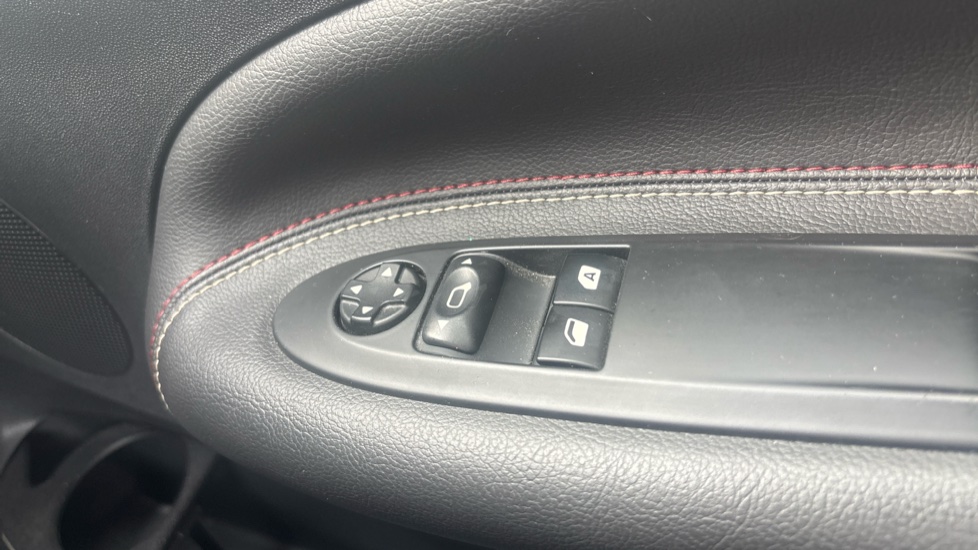 DS 3 1.2 PureTech Performance Line 3dr Petrol Hatchback - Image 26