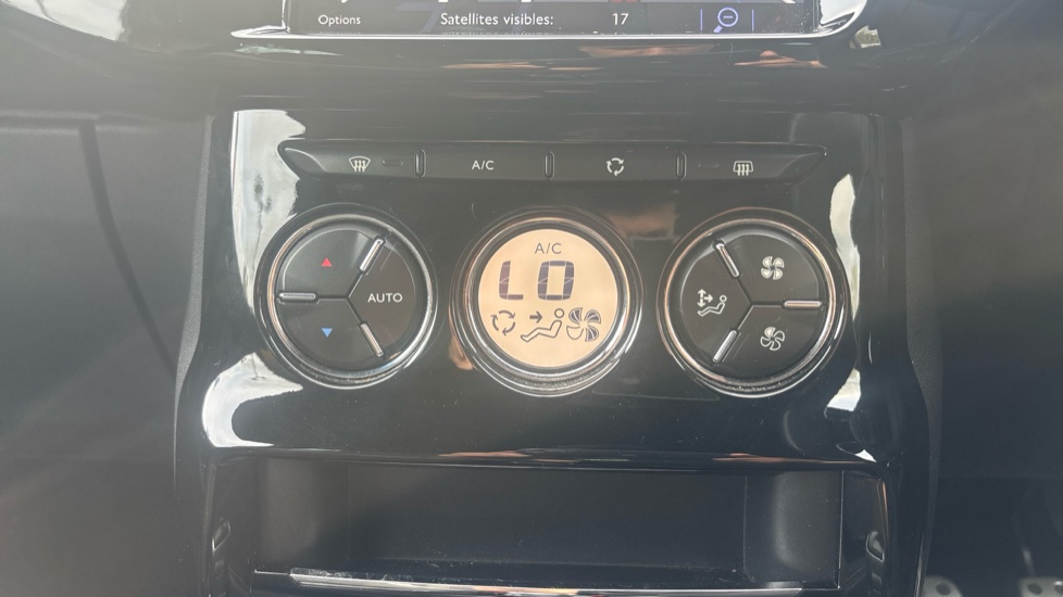 DS 3 1.2 PureTech Performance Line 3dr Petrol Hatchback - Image 31