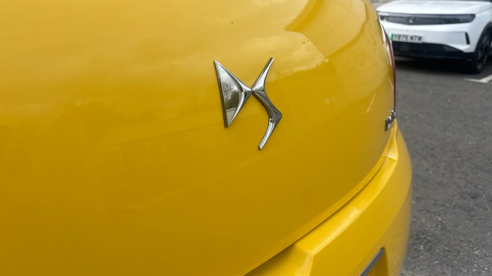 DS 3 1.2 PureTech Performance Line 3dr Petrol Hatchback - Image 40