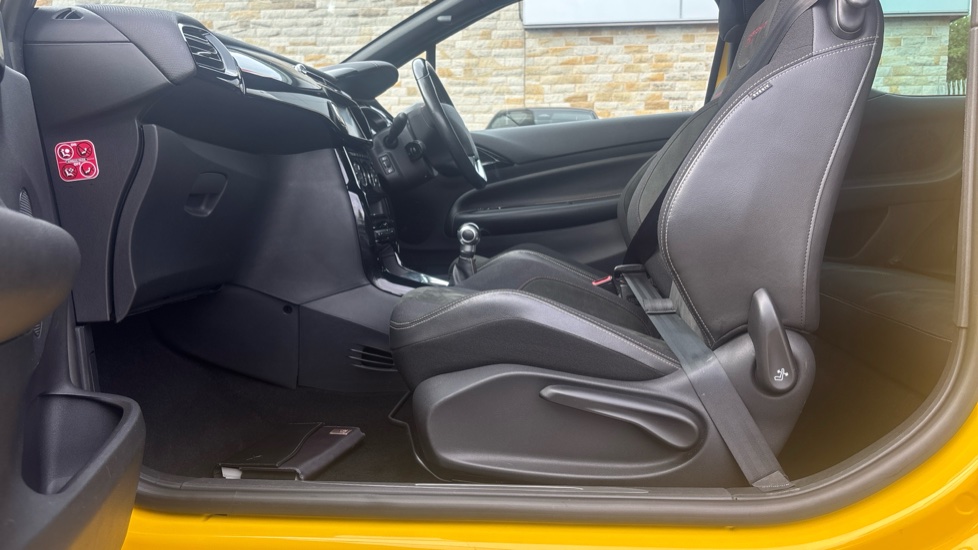 DS 3 1.2 PureTech Performance Line 3dr Petrol Hatchback - Image 46