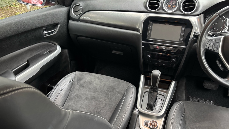 Suzuki Vitara 1.6 SZ5 ALLGRIP 5dr Auto Petrol Estate - Image 14