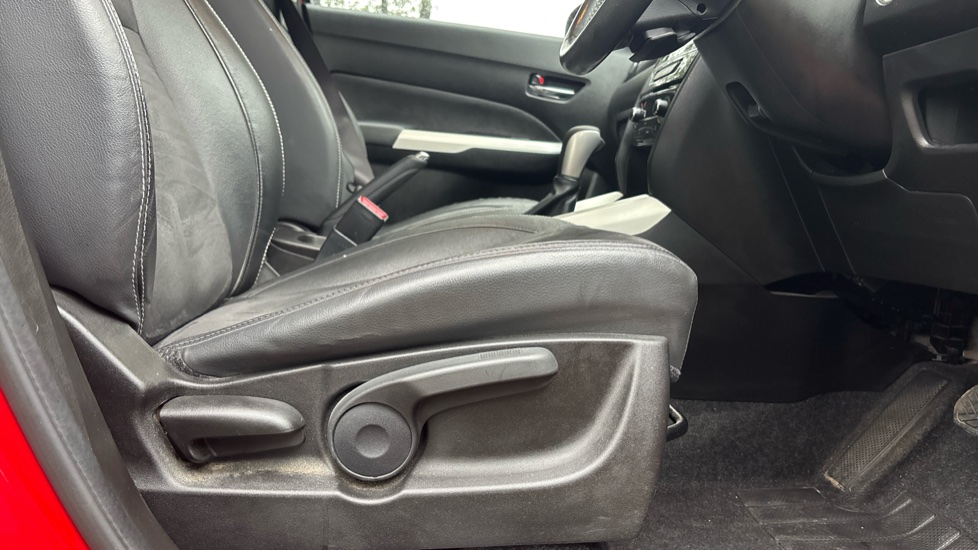 Suzuki Vitara 1.6 SZ5 ALLGRIP 5dr Auto Petrol Estate - Image 38