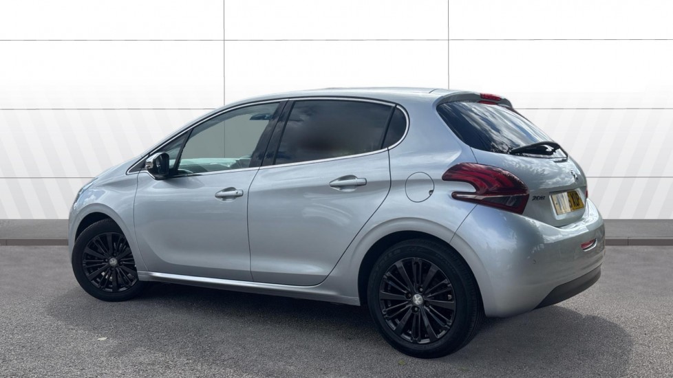Peugeot 208 1.2 PureTech 82 Allure 5dr Petrol Hatchback - Image 2