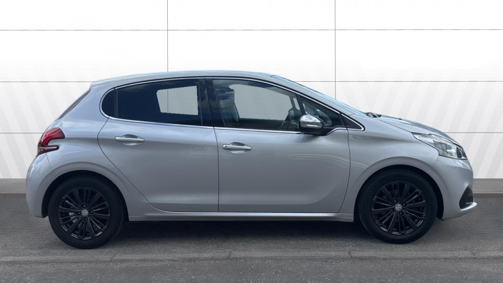 Peugeot 208 1.2 PureTech 82 Allure 5dr Petrol Hatchback - Image 5
