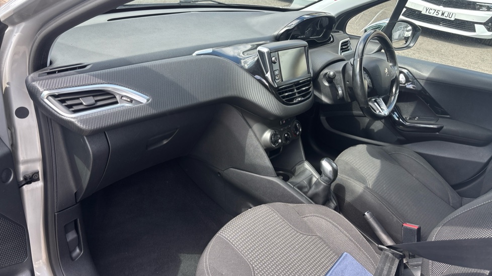 Peugeot 208 1.2 PureTech 82 Allure 5dr Petrol Hatchback - Image 9