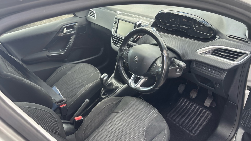 Peugeot 208 1.2 PureTech 82 Allure 5dr Petrol Hatchback - Image 11