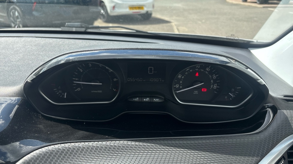 Peugeot 208 1.2 PureTech 82 Allure 5dr Petrol Hatchback - Image 18
