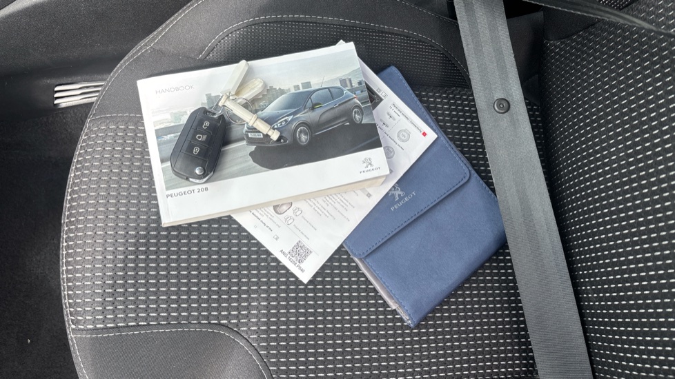 Peugeot 208 1.2 PureTech 82 Allure 5dr Petrol Hatchback - Image 19