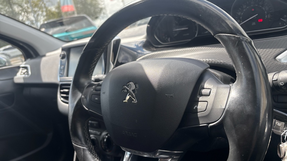Peugeot 208 1.2 PureTech 82 Allure 5dr Petrol Hatchback - Image 21