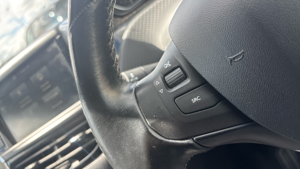 Peugeot 208 1.2 PureTech 82 Allure 5dr Petrol Hatchback - Image 22