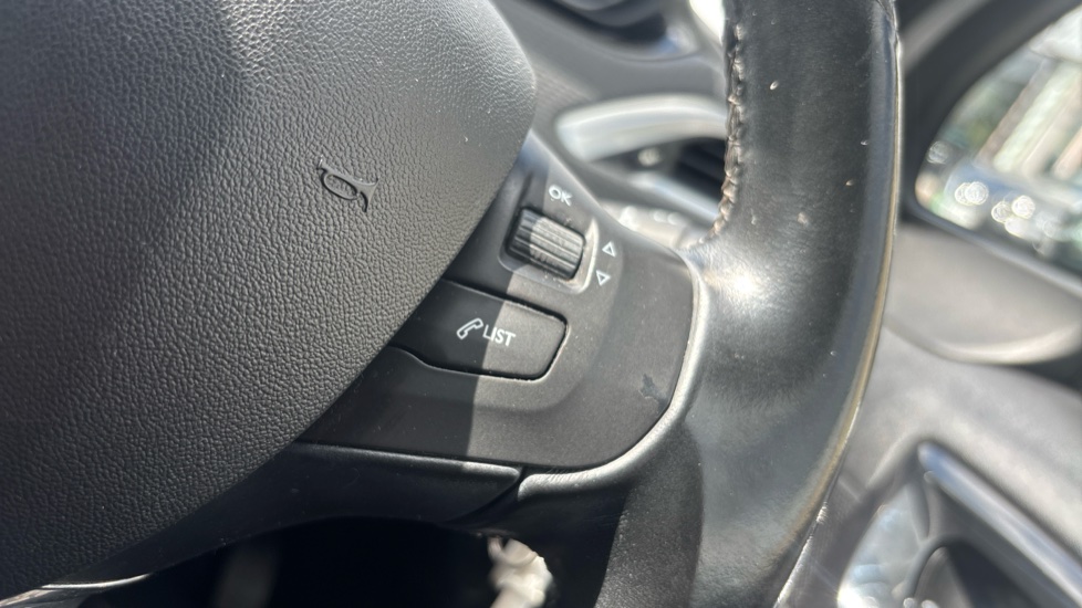 Peugeot 208 1.2 PureTech 82 Allure 5dr Petrol Hatchback - Image 23