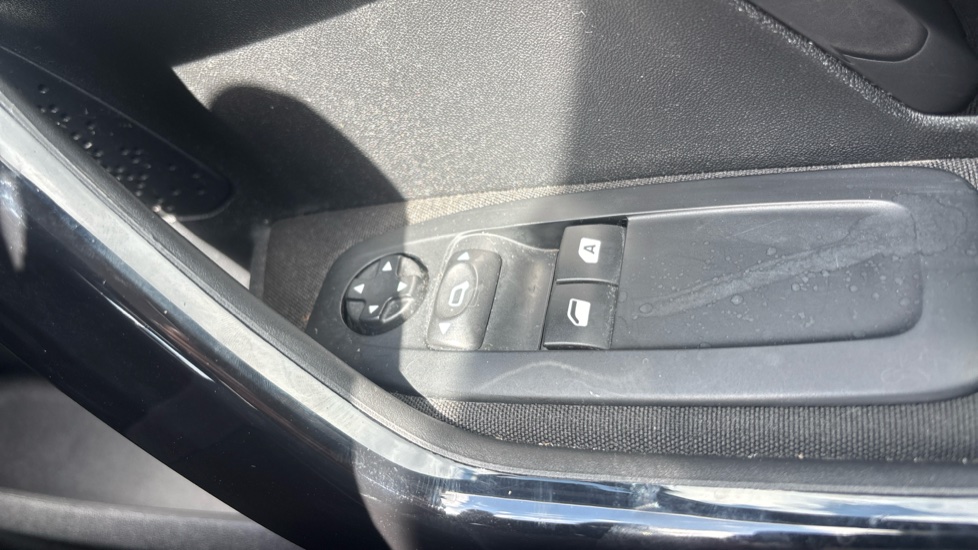 Peugeot 208 1.2 PureTech 82 Allure 5dr Petrol Hatchback - Image 24