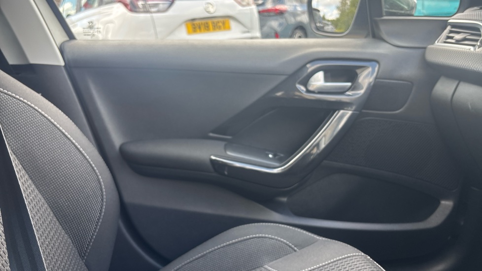 Peugeot 208 1.2 PureTech 82 Allure 5dr Petrol Hatchback - Image 38