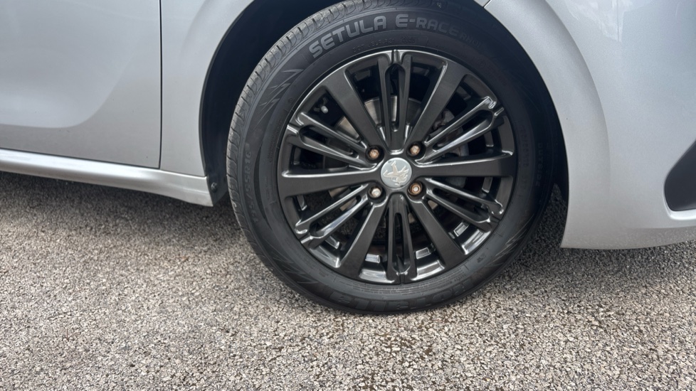 Peugeot 208 1.2 PureTech 82 Allure 5dr Petrol Hatchback - Image 42