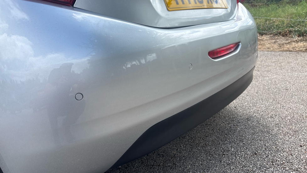 Peugeot 208 1.2 PureTech 82 Allure 5dr Petrol Hatchback - Image 44