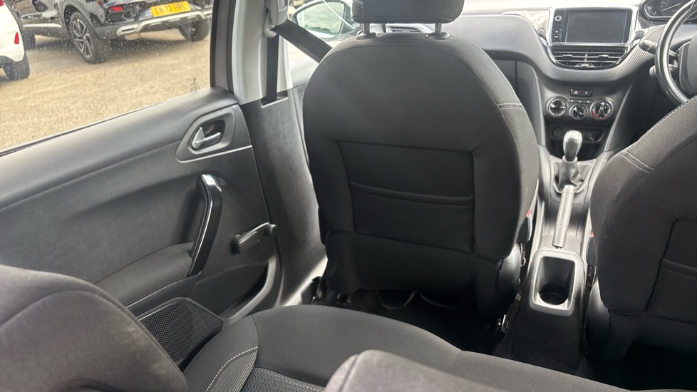 Peugeot 208 1.2 PureTech 82 Allure 5dr Petrol Hatchback - Image 46