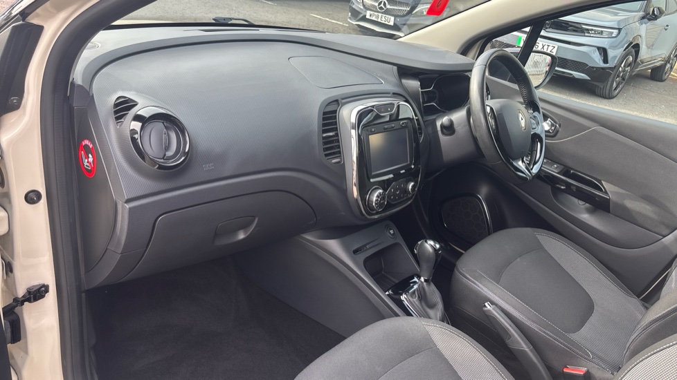 Renault Captur 1.2 TCE Dynamique S MediaNav 5dr EDC Petrol Hatchback - Image 9