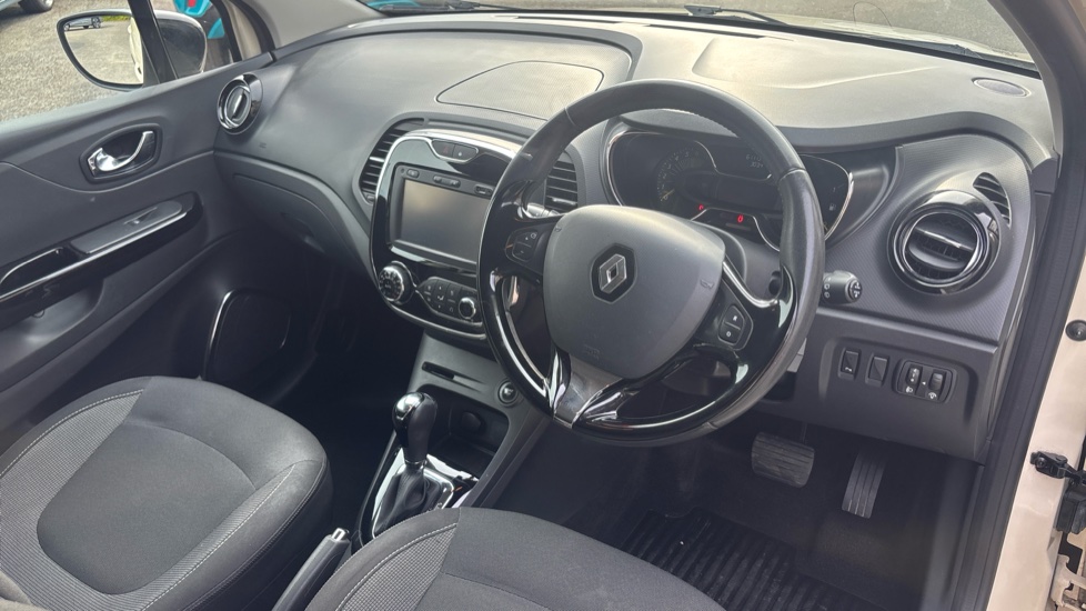 Renault Captur 1.2 TCE Dynamique S MediaNav 5dr EDC Petrol Hatchback - Image 11