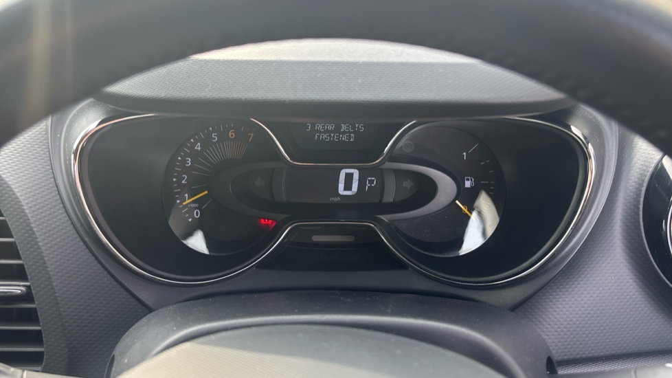 Renault Captur 1.2 TCE Dynamique S MediaNav 5dr EDC Petrol Hatchback - Image 18