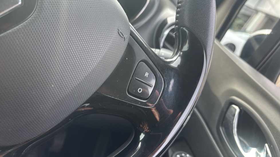 Renault Captur 1.2 TCE Dynamique S MediaNav 5dr EDC Petrol Hatchback - Image 23