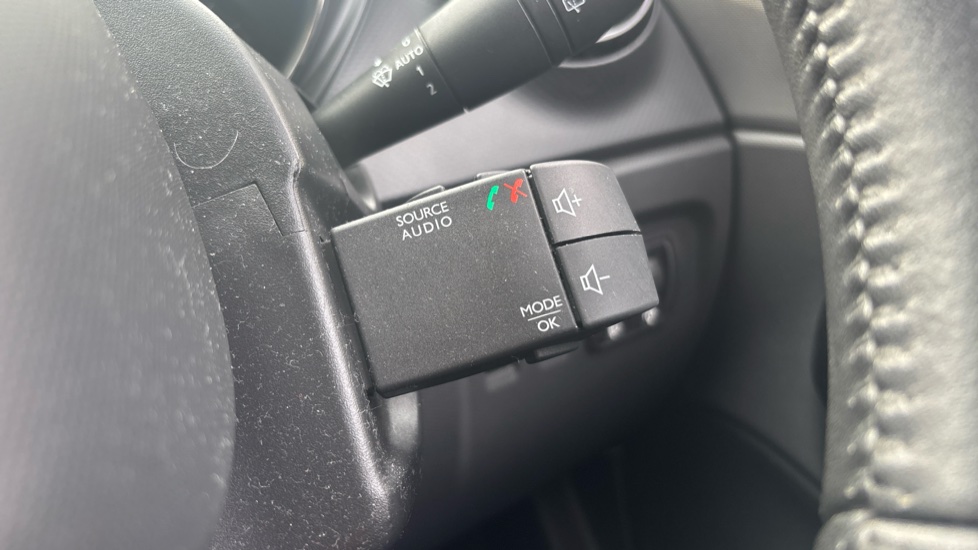 Renault Captur 1.2 TCE Dynamique S MediaNav 5dr EDC Petrol Hatchback - Image 26
