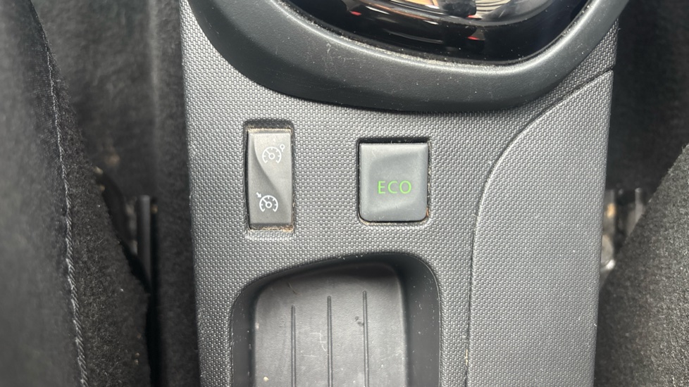 Renault Captur 1.2 TCE Dynamique S MediaNav 5dr EDC Petrol Hatchback - Image 28