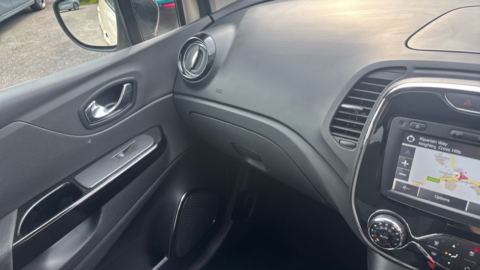 Renault Captur 1.2 TCE Dynamique S MediaNav 5dr EDC Petrol Hatchback - Image 33