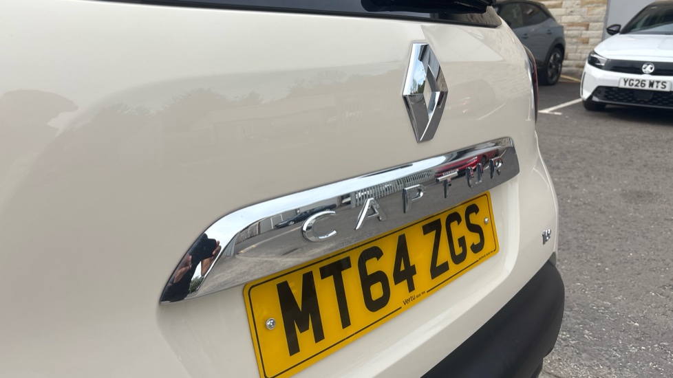 Renault Captur 1.2 TCE Dynamique S MediaNav 5dr EDC Petrol Hatchback - Image 45
