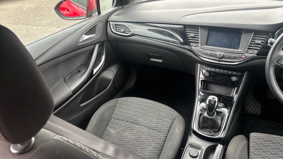Vauxhall Astra 1.4T 16V 150 SRi Vx-line 5dr Petrol Hatchback - Image 14
